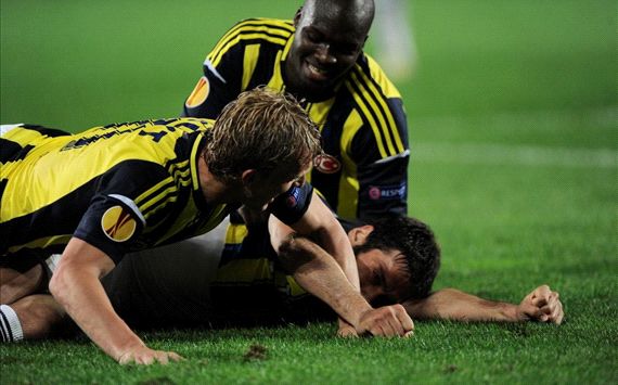 Kuyt hails 'great night for Turkish football' after win over Benfica