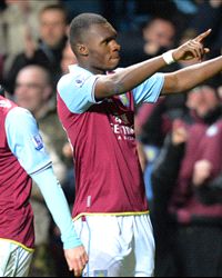 Aston Villa stiker Benteke 'disgusted' by exit rumours, insists agent - Goal.com