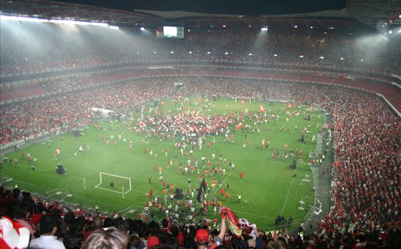 Nene urges crowd to roar Benfica to final