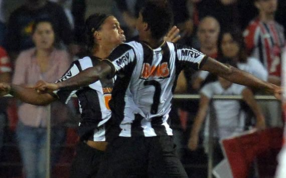 Check out Ronaldinho's no-look assist