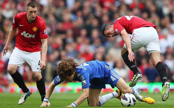 EPL - Manchester United v Chelsea, Robin van Persie, David Luiz & Phil Jones