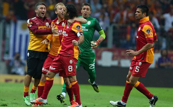 Sneijder wint Turkse titel met Galatasaray
