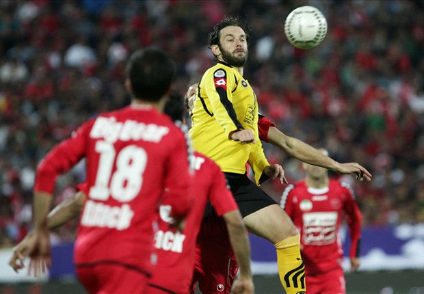 سپاهان  دو- پرسپولیس صفر؛ قهرمانی ضدقهرمان فولادشهر/ سوت مهمتر از سیستم مهمتر است