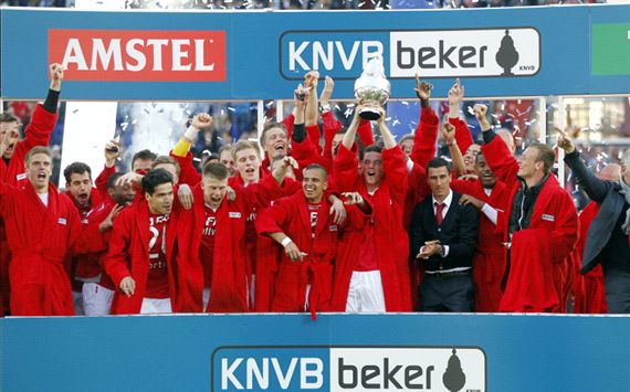 Bevliegingen AZ vellen PSV in finale