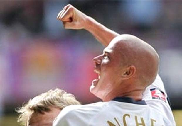 Fulham defender Paul Konchesky may require knee surgery