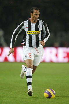 Il difensore della Juventus Jonathan Zebina in azione (Foto Grazia Neri)
