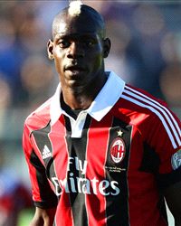 Balotelli will be sent off if he leaves the pitch - referee chief - Goal.com