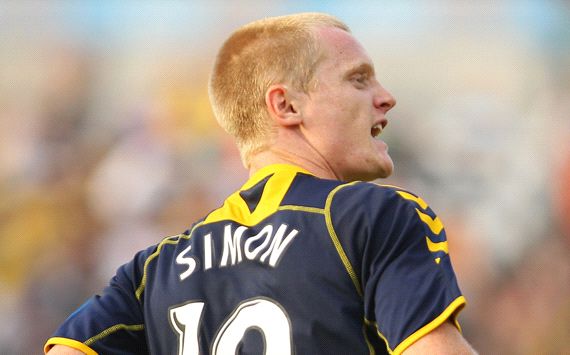 Mariners win race to seal Simon return