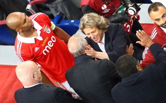 Knuffel Cruijff doet Jesus weer stralen