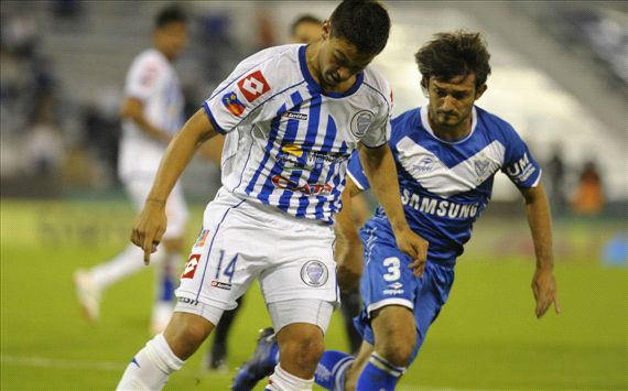 El Tomba recibe a un golpeado Vélez