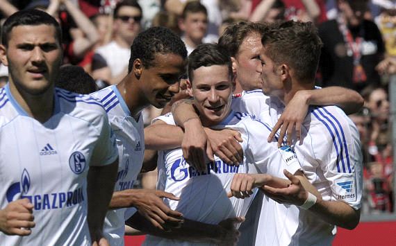 Schalke secure Champions League football