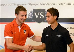 Atletico captain Gabi meets Singapore Selection counterpart Shahril Ishak