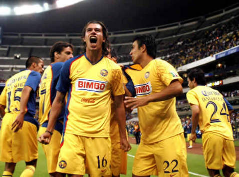 Copa Libertadores: Rodrigo Iñigo festeja su gol en la victoria del América ante la U. San Martín (Mexsport)