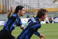Trevisan (Pisa) esulta dopo il goal contro l'Albinoleffe (Foto Grazia Neri)