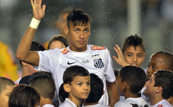 Neymar tekent bij Barcelona