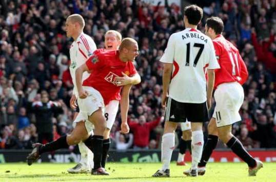 İngiltere: Wes Brown & Scholes'un gol sevinci (Manchester United) (PA)