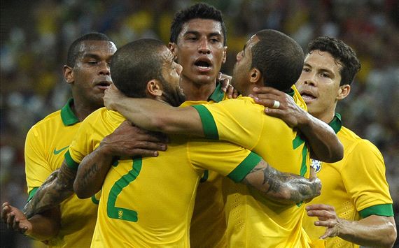 Spurs to meet Paulinho buyout clause