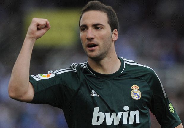 Higuain close to completing Arsenal move, admits agent