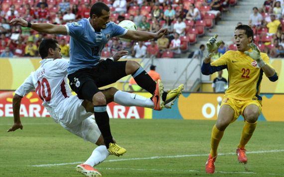 Abel Hernández marca para Uruguay ante Tahití en la Copa Confederaciones