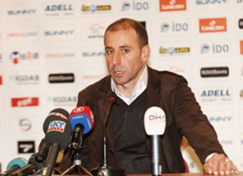 Turkey: Abdullah Avci (Istanbul Buyuksehir Belediyespor manager) (ibbspor.com)