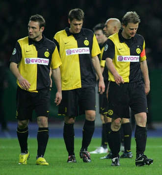 DFB-Pokal: Enttäuschte Gesichter bei Borussia Dortmund (firo)