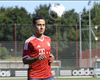 Thiago Alcantara juggles a ball, presentation at Bayern Munich
