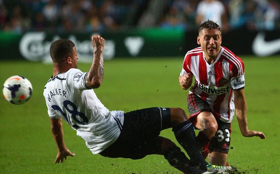  Kyle Walker - Emanuele Giaccherini, Tottenham Hotspur v Sunderland