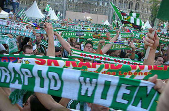Grün-Weiß war am Wiener Rathausplatz in Mode (Goal.com)