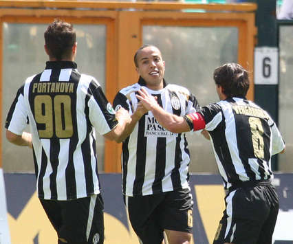 Siena celebrating vs Juventus (Foto Grazia Neri)