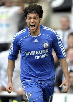 Chelsea: Ballack cree que el título se peleará con el United