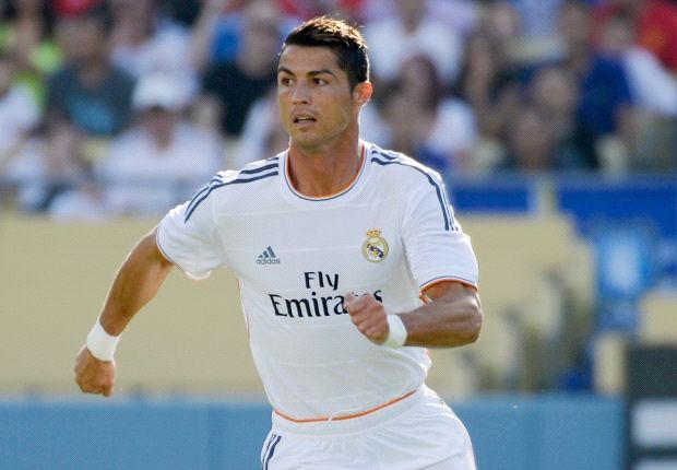 Cristiano Ronaldo signs new contract with Real Madrid