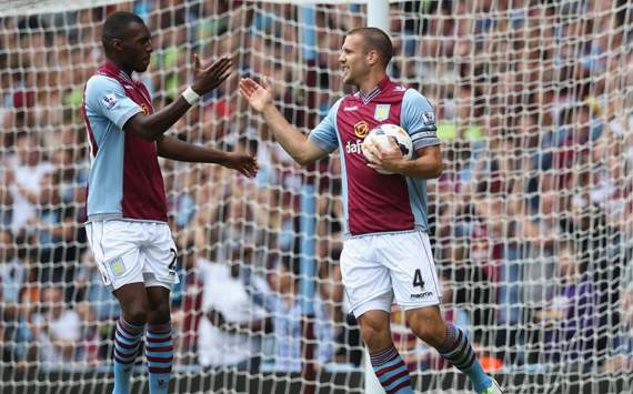 Ron Vlaar; Christian Benteke