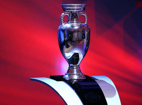 Euro 2008 trophy (Mexsport)