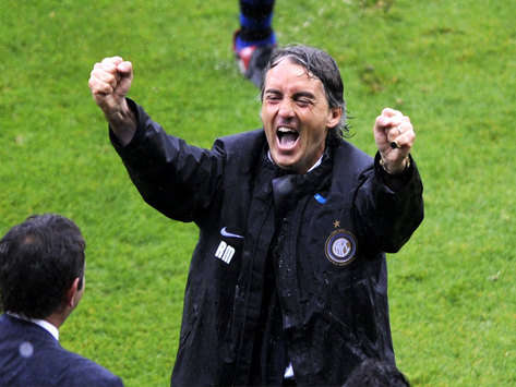 Roberto Mancini è al settimo cielo: l'Inter è Campione d'Italia per la 16^volta (Foto Grazia Neri)