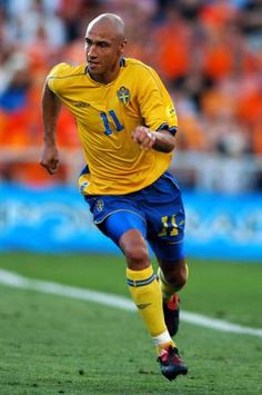 Euro 2004'ten bir kare: Henrik Larsson (İsveç)