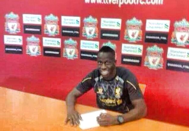 Aly Cissokho membubuhkan tanda tangan kontrak memperkuat Liverpool selama satu musim