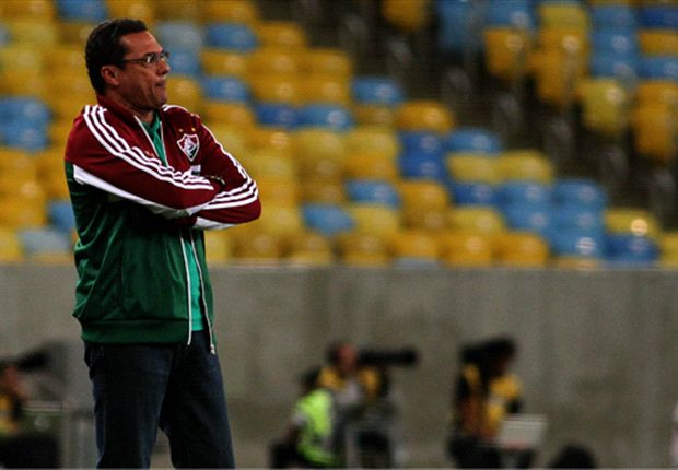 Luxemburgo não aprova clássico em Florianópolis