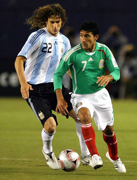 Fabricio Coloccini-Antonio Naelson - Mexico-Argentina (Mexsport)