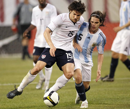 Heath Pearce-Fernando Gago - USA-Argentina (Mexsport)