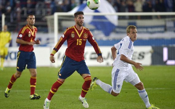 Teemu Pukki, Sergio Ramos - Spain v Finland