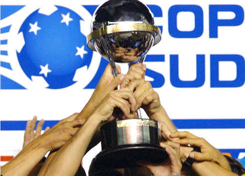 Copa Sudamericana trophy (Mexsport)