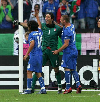 Camoranesi - Buffon - De Rossi - Italy-Romania (Firo)