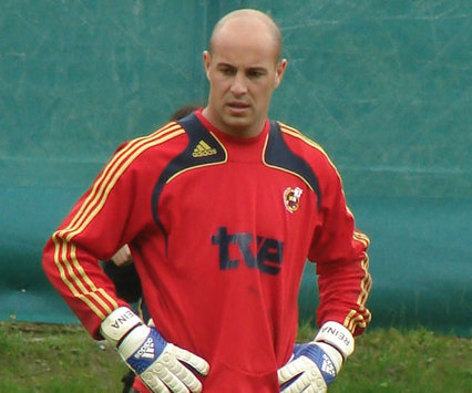 Pepe Reina Slams Barry And Tevez For Not Joining Liverpool