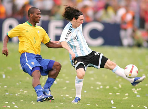 Gilberto-Messi - Brazil-Argentina Copa America 2007 (Mexsport)