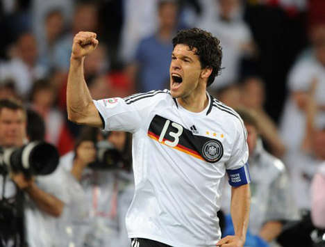 Chefsache: Ballack sorgte mit seinem Treffer für die Vorentscheidung (PA)