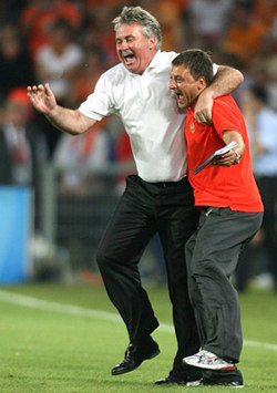 Guus Hiddink vor Freude ausser sich (PA)