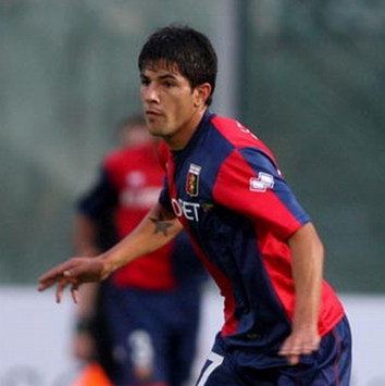 Il Primavera del Genoa Emmanuel Ledesma in azione.