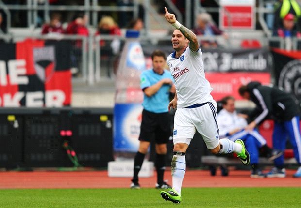 Lasogga hanya membutuhkan waktu delapan menit untuk mengemas hat-trick di Grundig-Stadion.