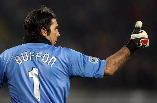 Il portiere della Juventus Gianluigi Buffon in azione (Foto Grazia Neri)