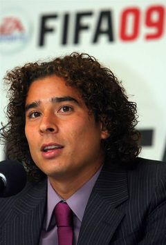 Guillermo Ochoa- America (Mexsport) 